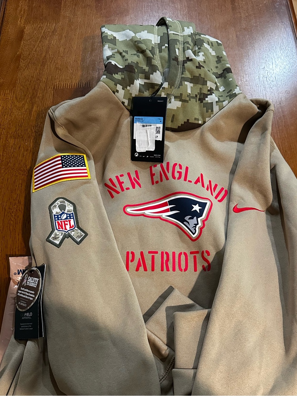 New England Patriots NFL Nike Salute to Service Medium Hoodie Sweatshirt NWT